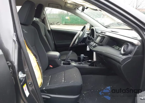 2017 Toyota Rav4 Le z USA, uszkodzony, nr VIN JTMBFREV4HJ138422